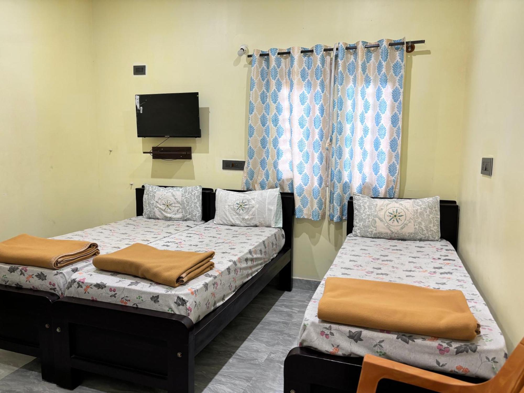 Sri Siri Lodge And Hotel Chikmagalūr Esterno foto