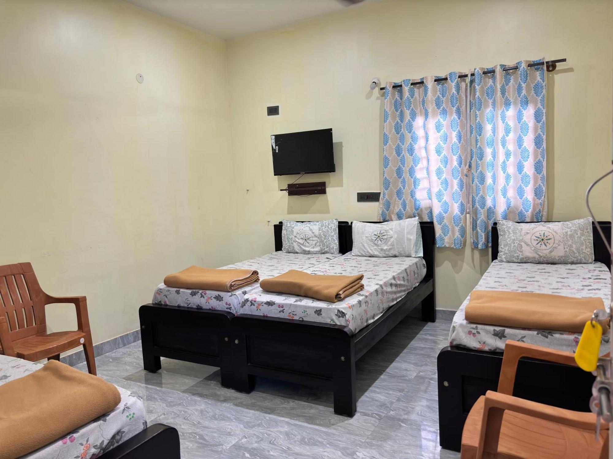 Sri Siri Lodge And Hotel Chikmagalūr Esterno foto