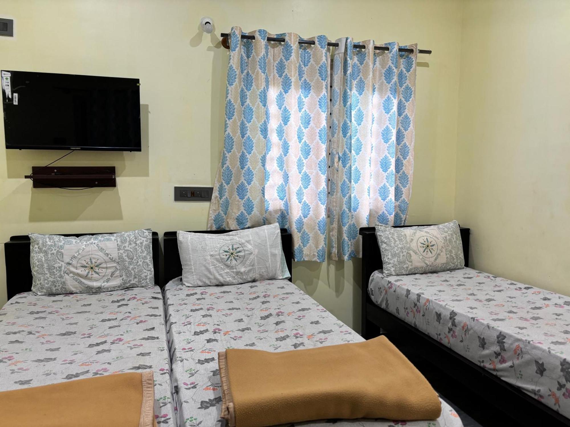 Sri Siri Lodge And Hotel Chikmagalūr Esterno foto