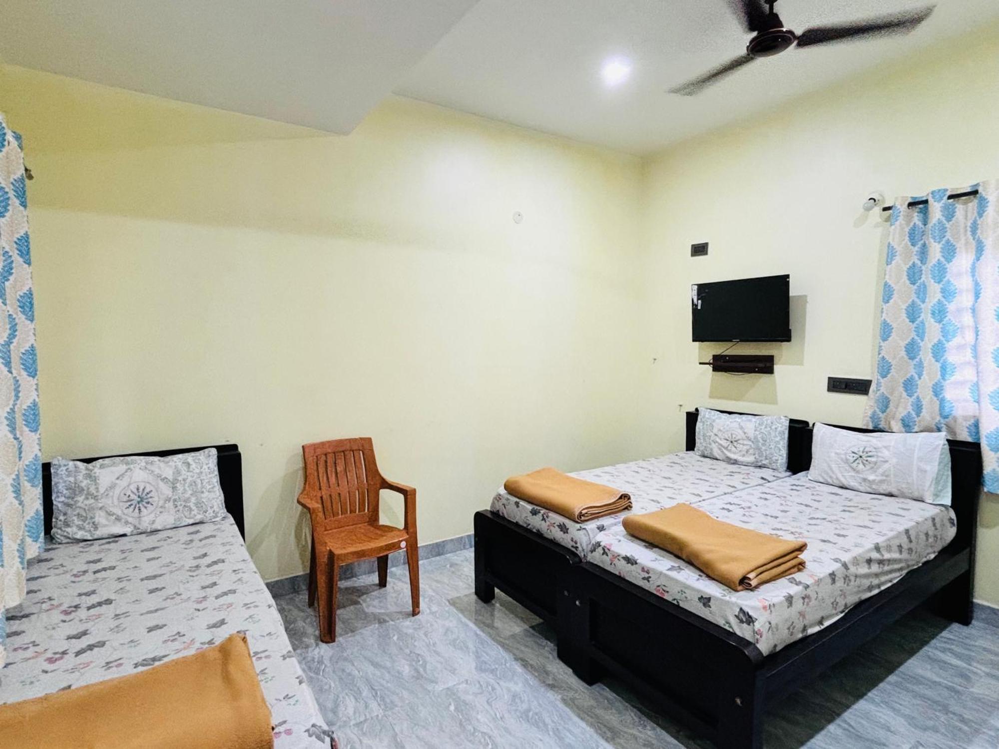 Sri Siri Lodge And Hotel Chikmagalūr Esterno foto