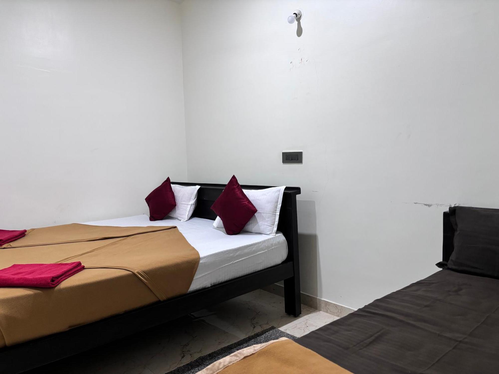 Sri Siri Lodge And Hotel Chikmagalūr Esterno foto