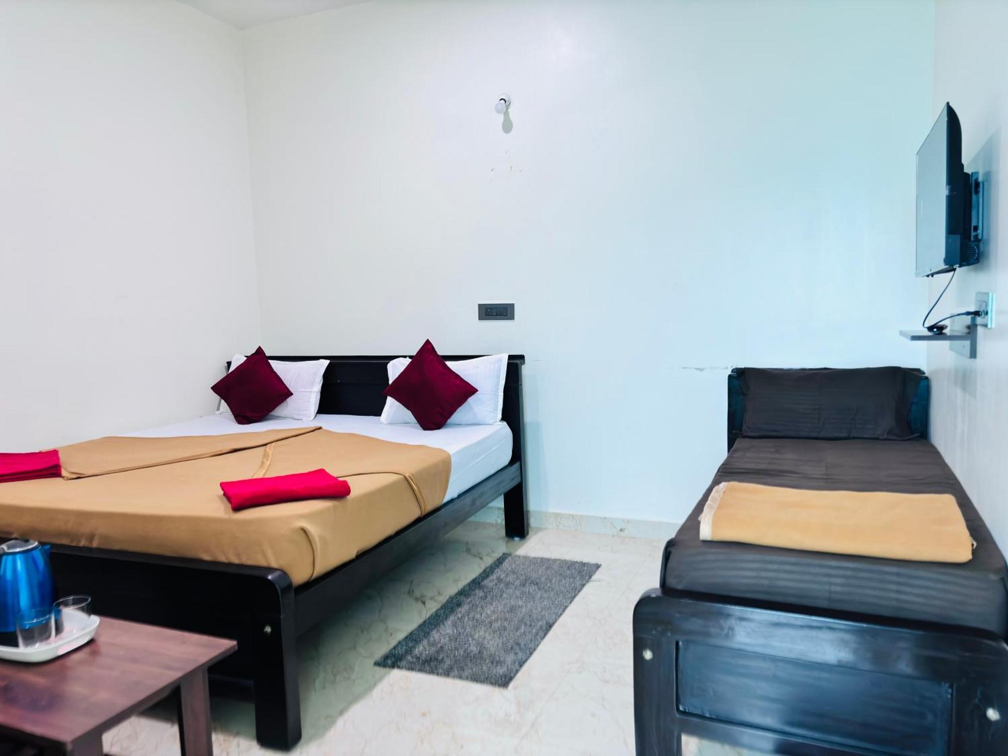 Sri Siri Lodge And Hotel Chikmagalūr Esterno foto