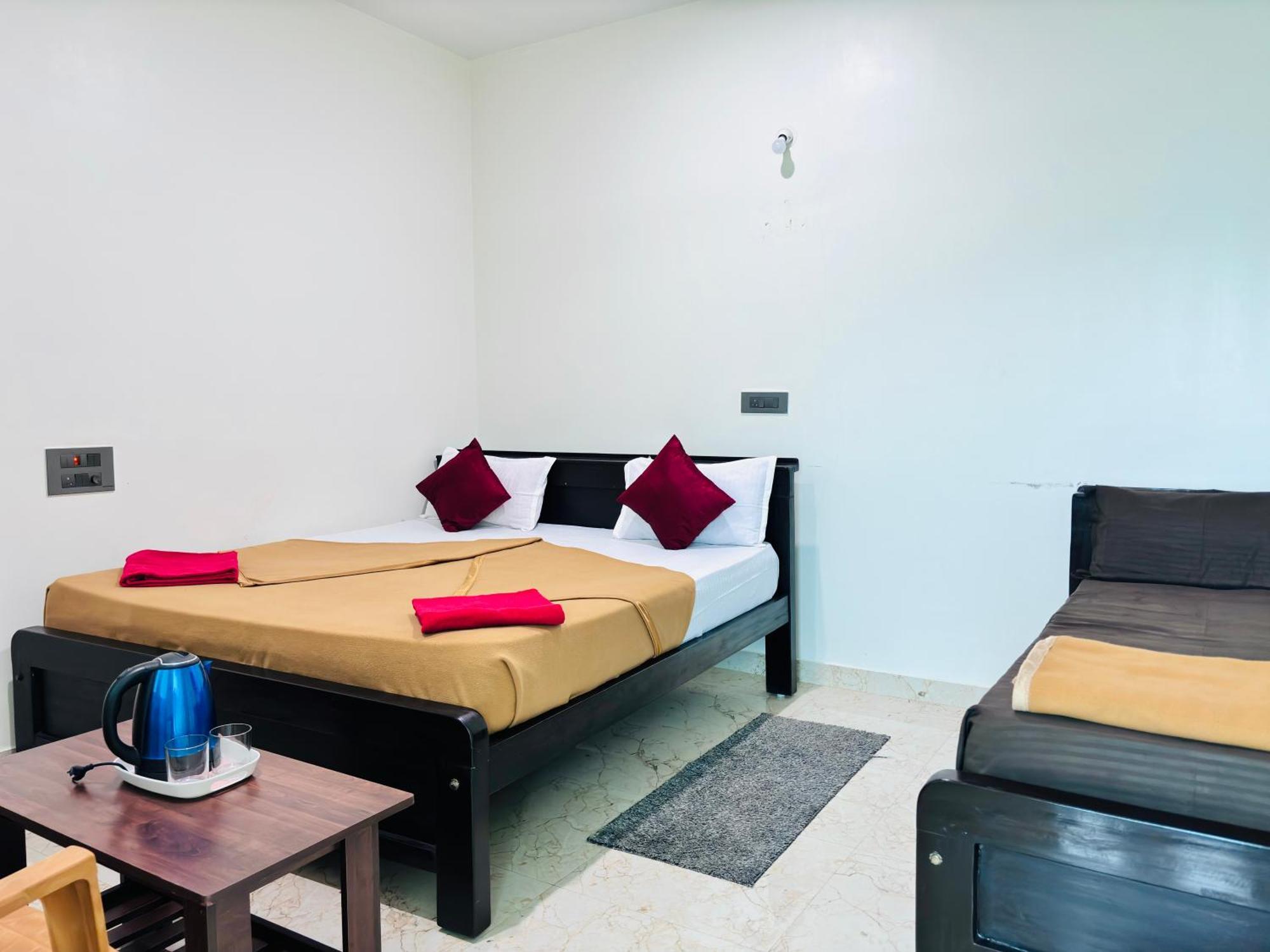 Sri Siri Lodge And Hotel Chikmagalūr Esterno foto