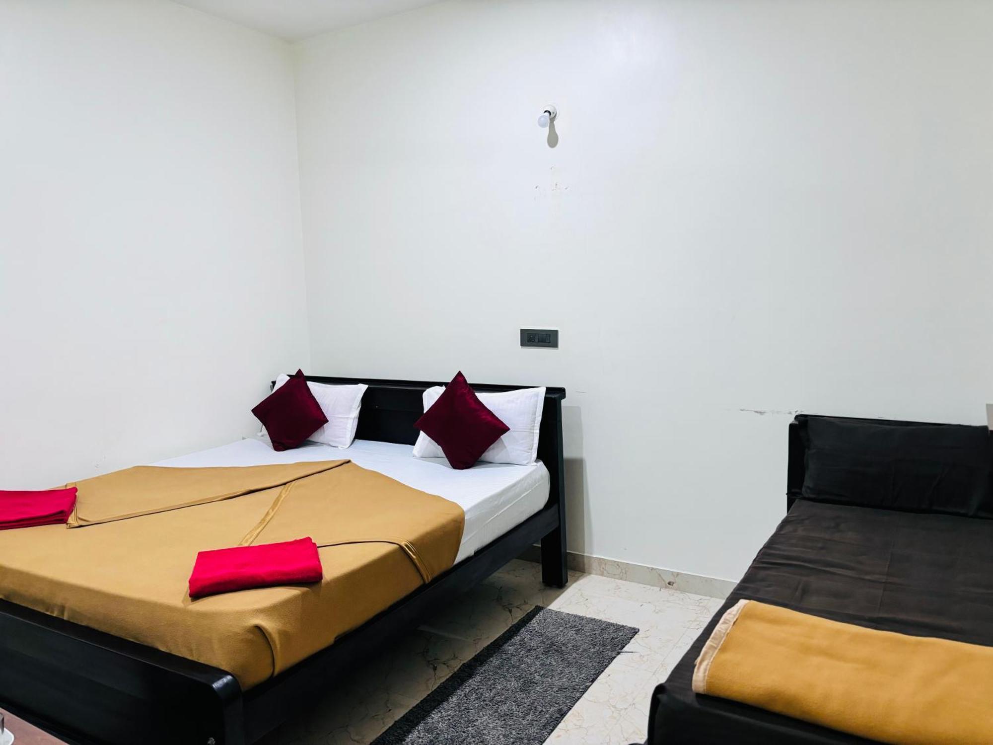 Sri Siri Lodge And Hotel Chikmagalūr Esterno foto