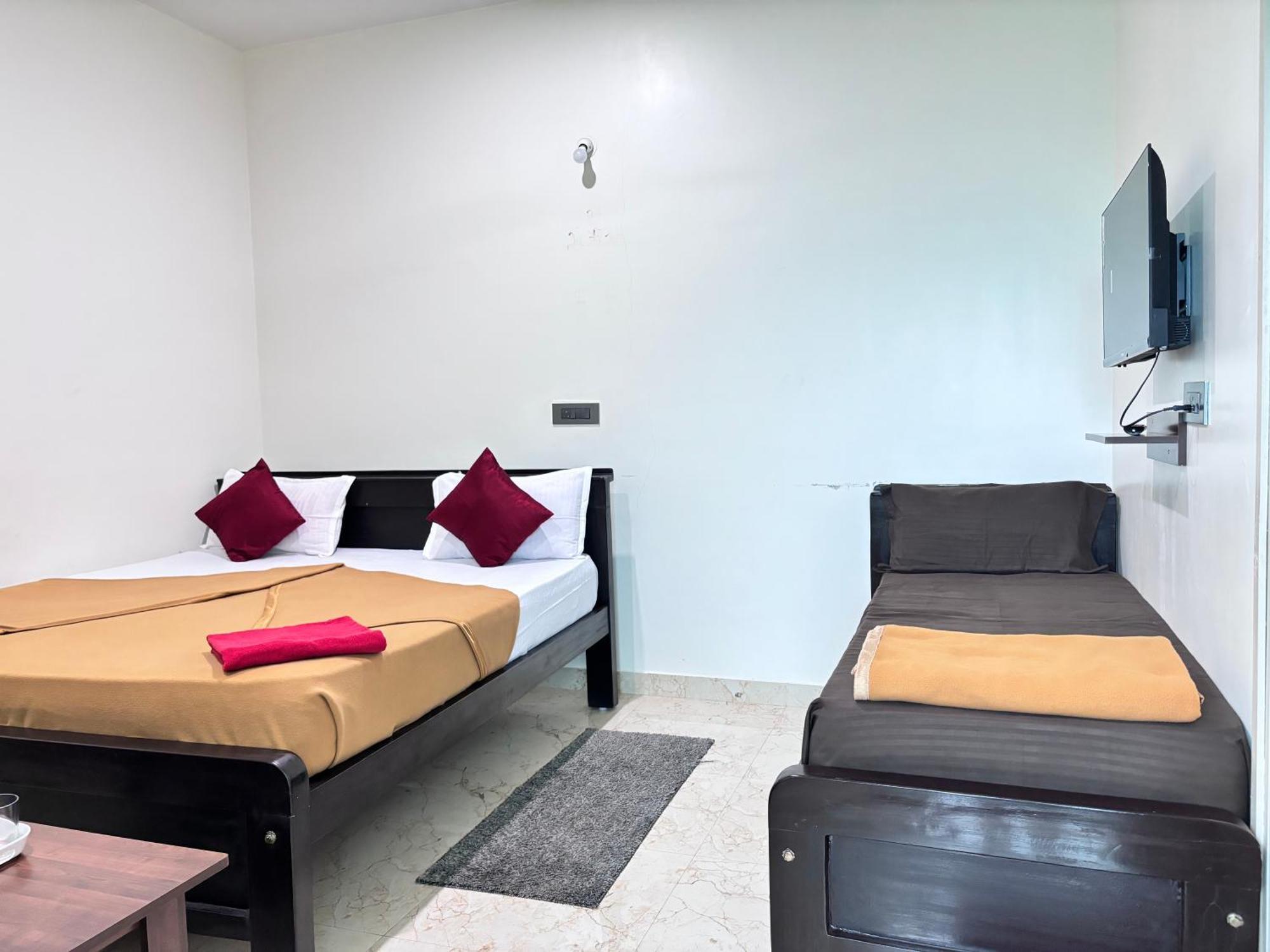 Sri Siri Lodge And Hotel Chikmagalūr Esterno foto