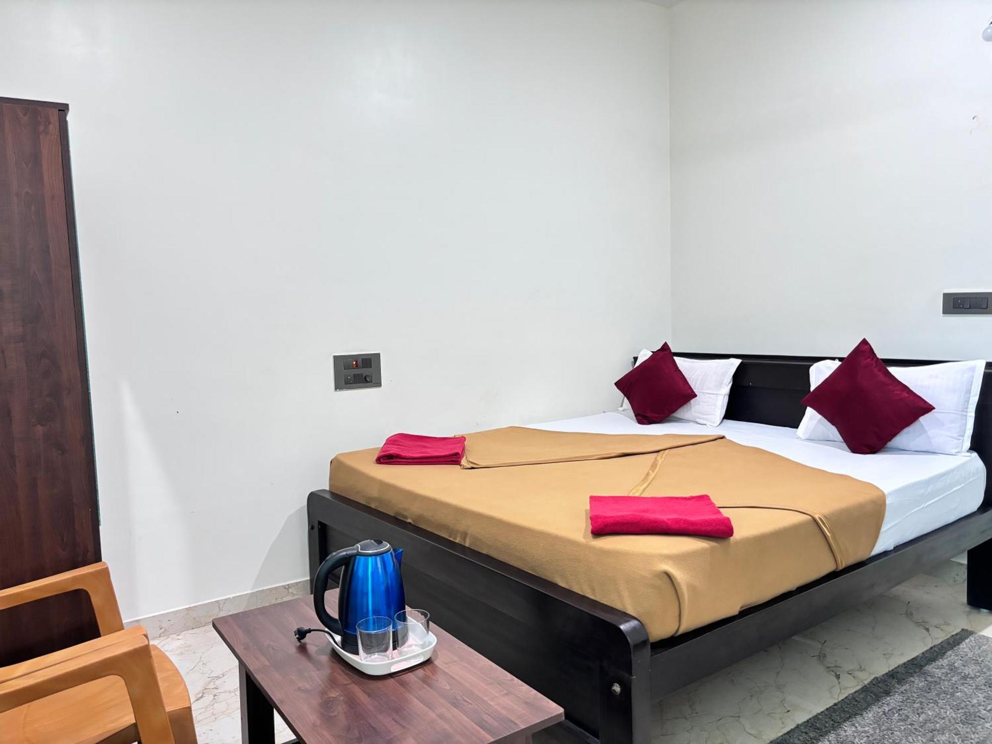 Sri Siri Lodge And Hotel Chikmagalūr Esterno foto