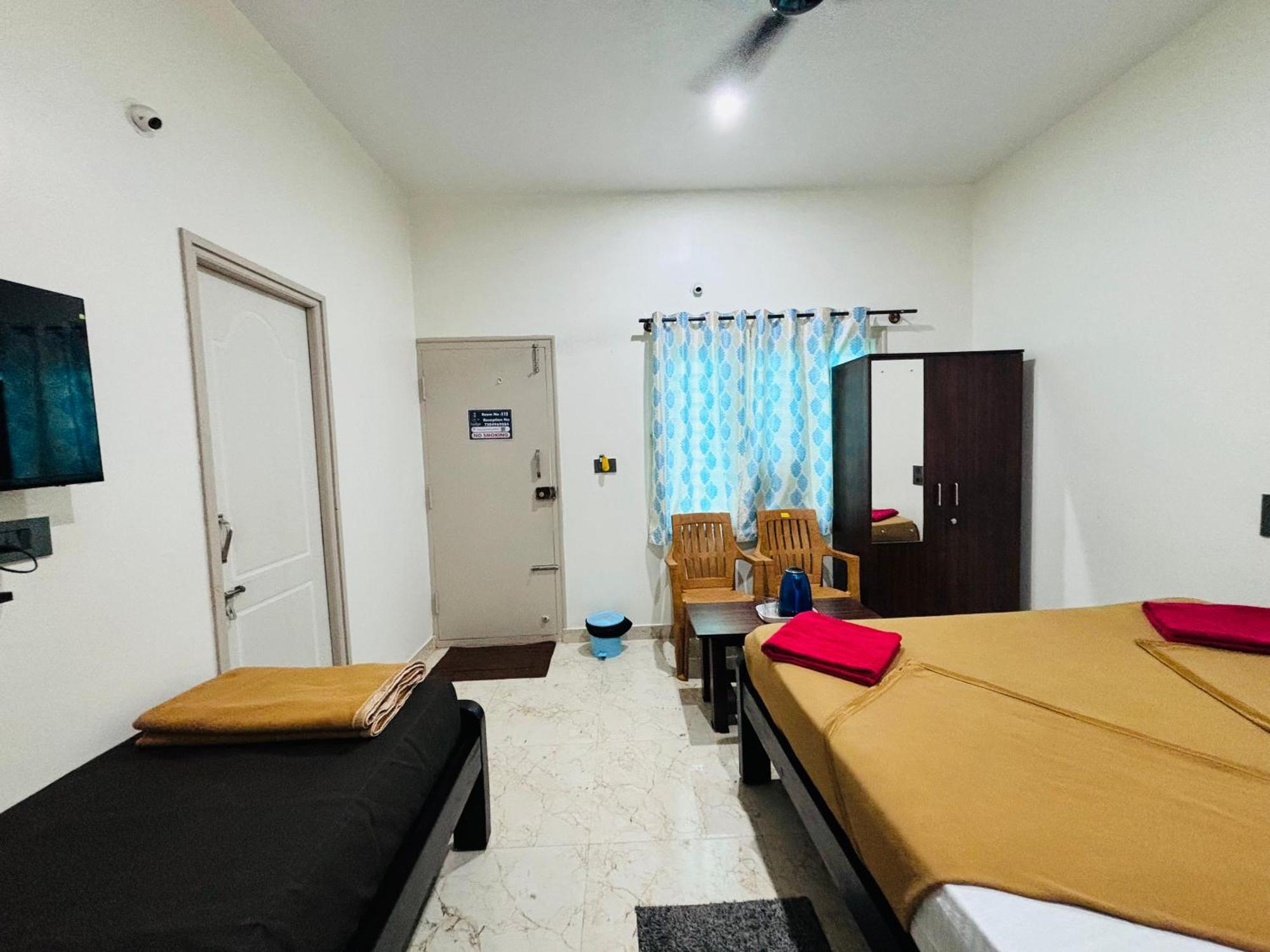 Sri Siri Lodge And Hotel Chikmagalūr Esterno foto