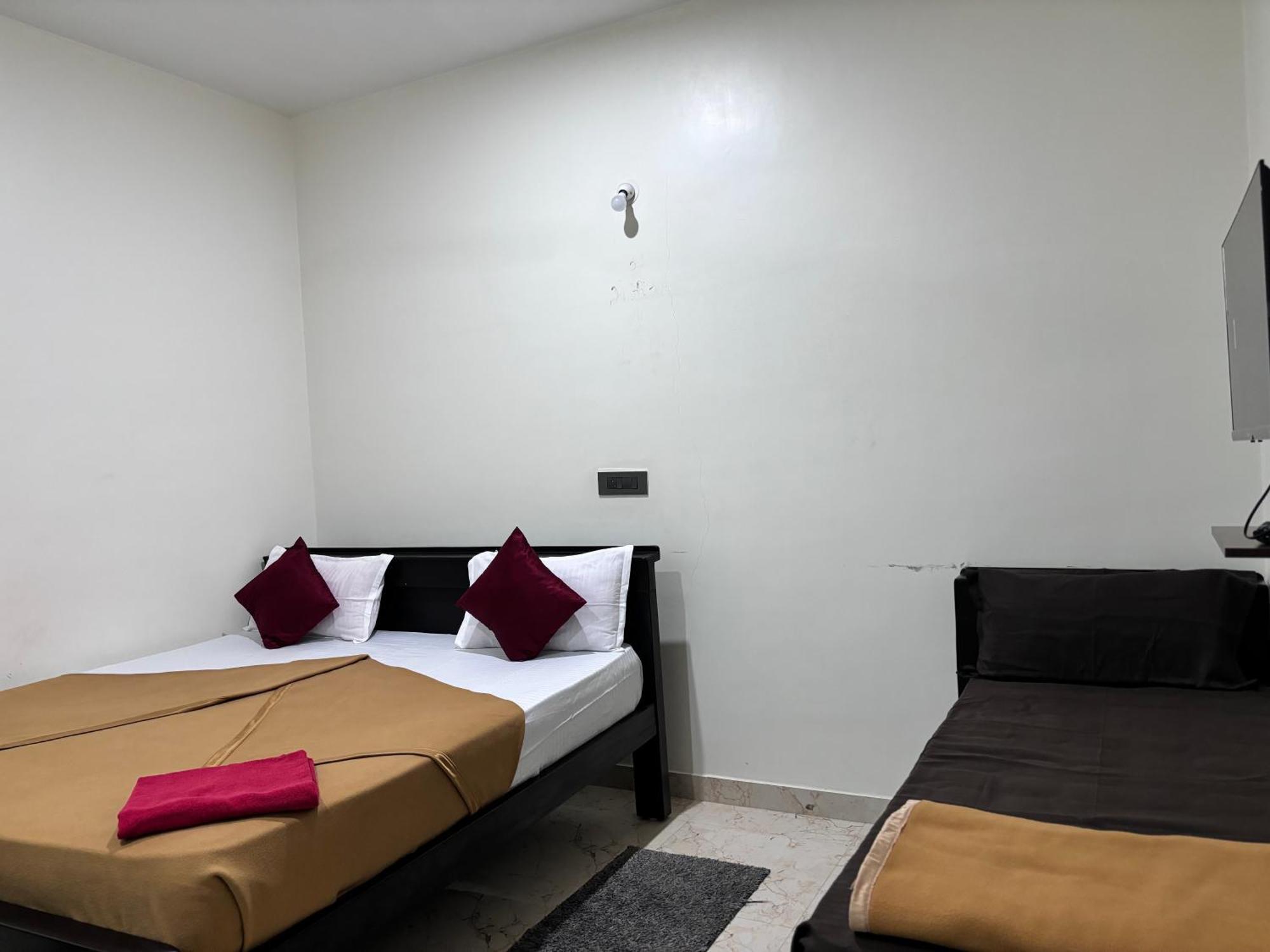 Sri Siri Lodge And Hotel Chikmagalūr Esterno foto