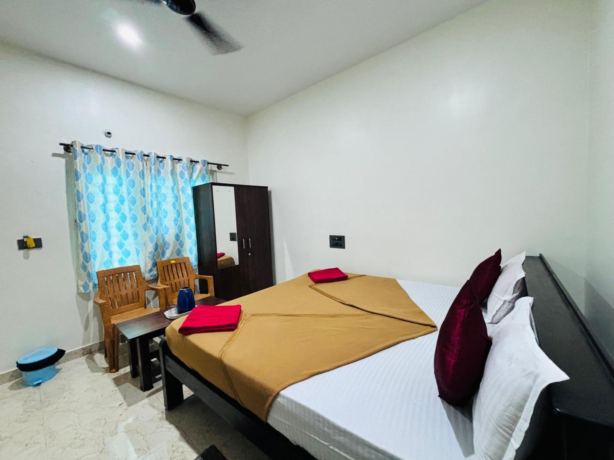 Sri Siri Lodge And Hotel Chikmagalūr Esterno foto