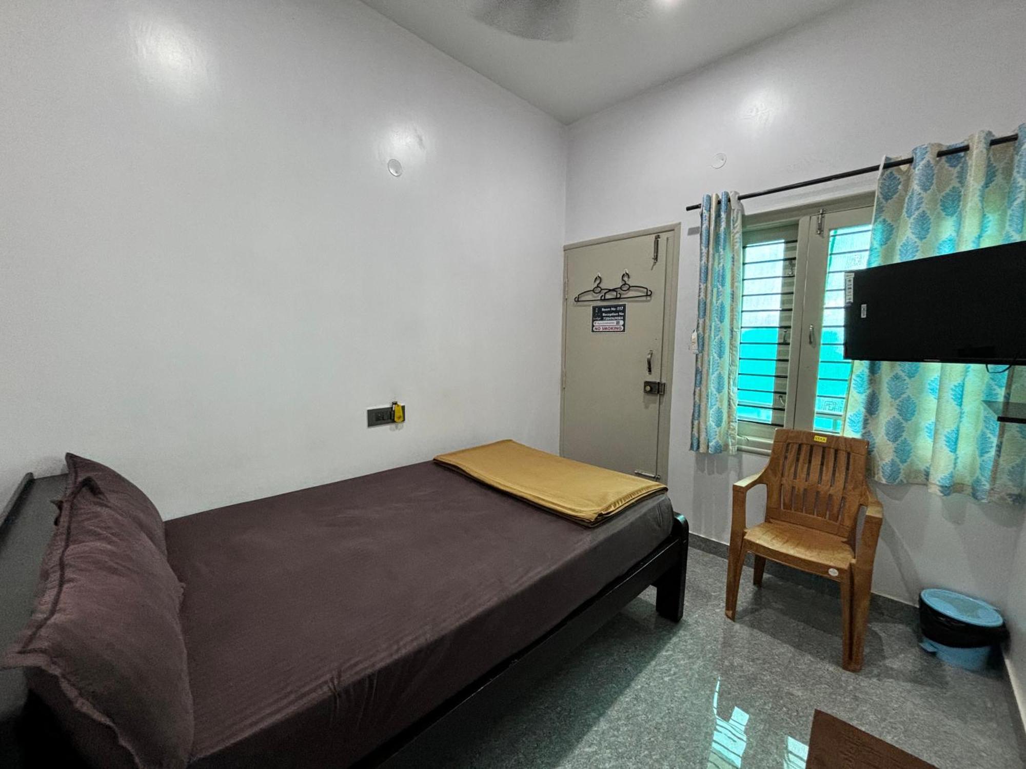 Sri Siri Lodge And Hotel Chikmagalūr Esterno foto
