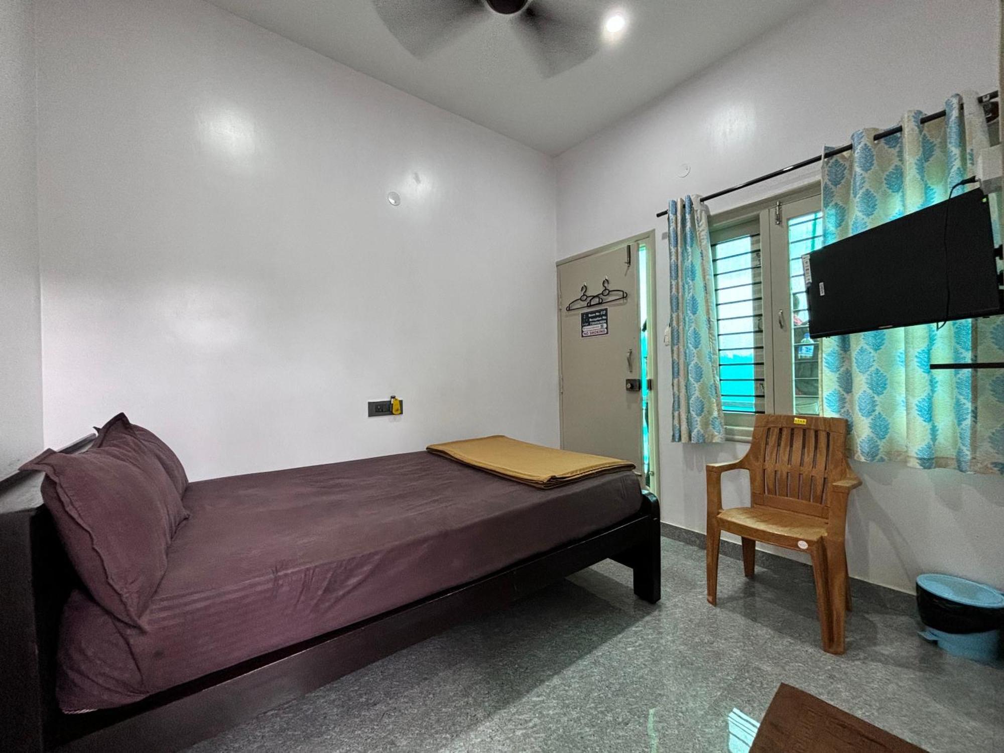 Sri Siri Lodge And Hotel Chikmagalūr Esterno foto
